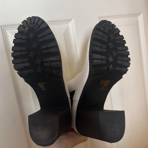 Stylish White and Black Women's Ankle Boots - Picture 6 of 6